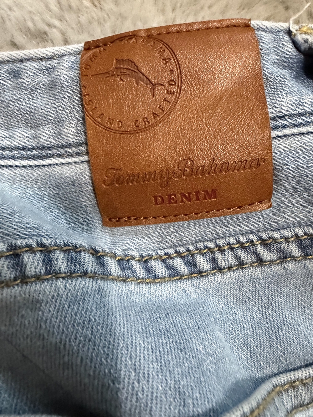 Tommy Bahama Denim Light Wash Relaxed Straight Leg Jeans Men’s 32x30 - Picture 3 of 5